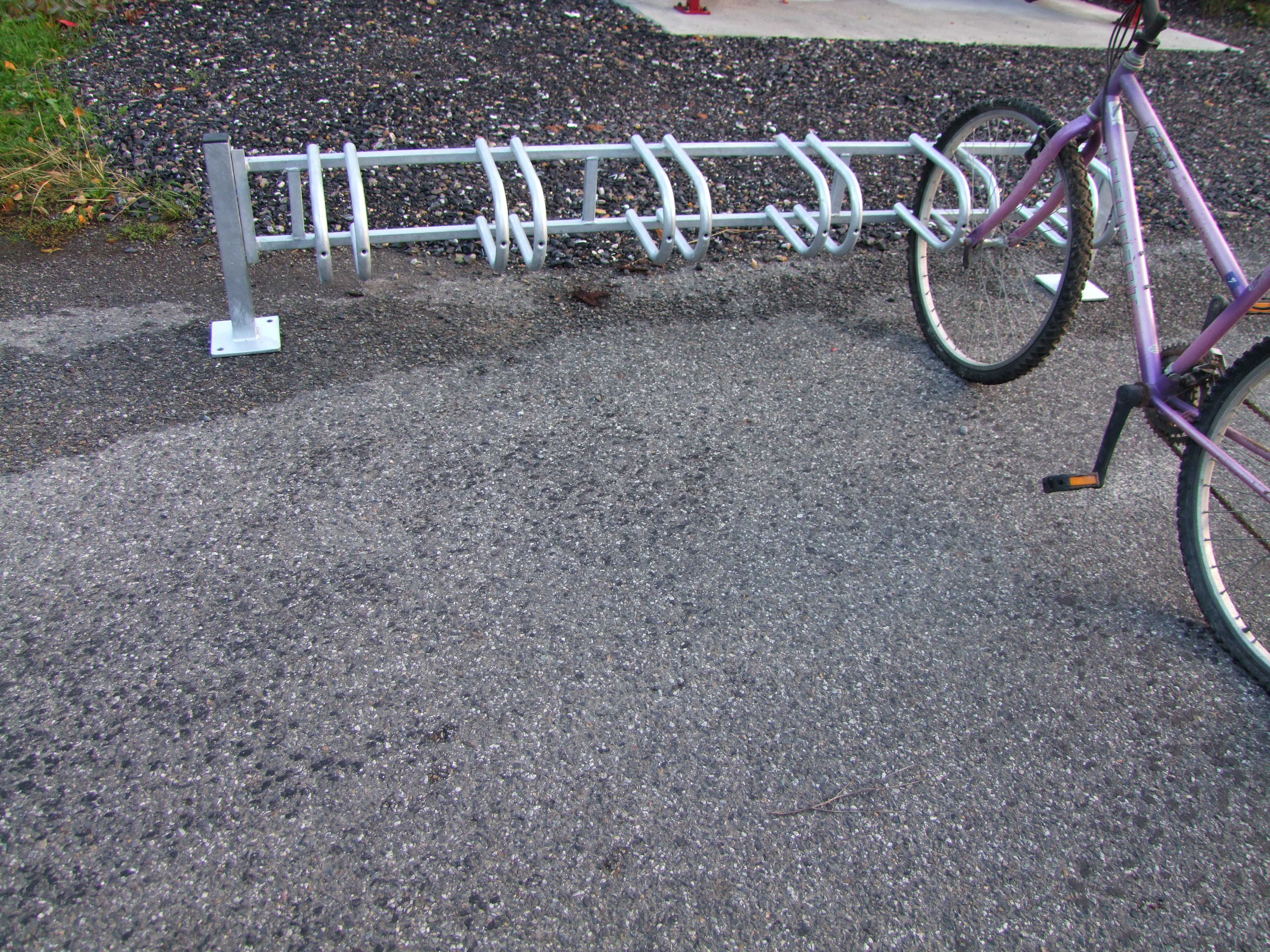 Base cycles acier galvanisé Aoste 6 places